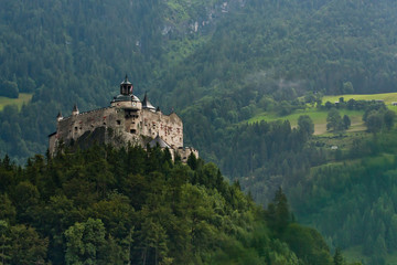 Fototapeta na wymiar Hohenwerfen Zamek w Austrii