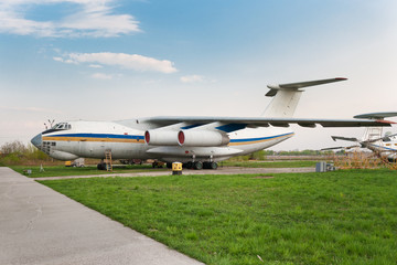 Fototapeta na wymiar Ilyushin Il-76 plane