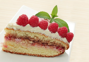 cake with the raspberries