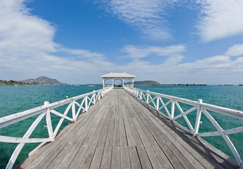 Naklejka premium wooden long bridge reach out the sea