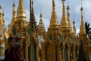 Fototapeta premium The Schedagon Pagoda in Yangonm, Myanmar (Burma) - Asia