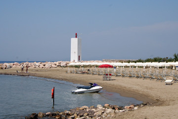 faro sulla spiaggia