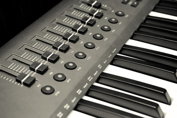 Synthesizer keyboard and controls