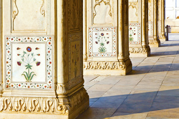 Detail, inlaid flowers on marble column, Hall of Private Audienc