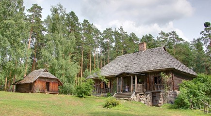 Fototapeta na wymiar maison traditionnelle lettone
