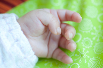 赤ちゃんの手