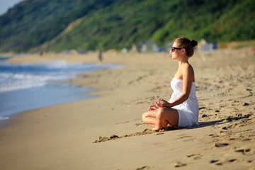 Young caucasian woman relaxing on the beach