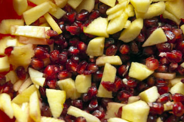 SEMI ROSSI DI MELOGRANO CON PEZZETTI DI MELA