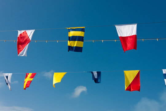 guirlandes, drapeaux, oriflammes