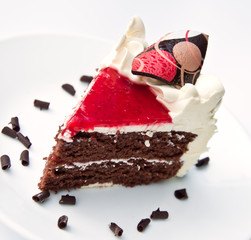 cake with cream and jelly strawberries
