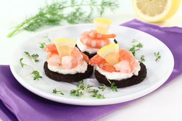 Canape mit Shrimps