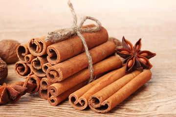 Cinnamon sticks, nutmeg and anise on wooden table