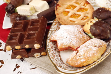 BISCOTTI E NOCCIOLATO