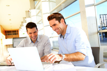 Obraz premium Cadres dans une Start-Up