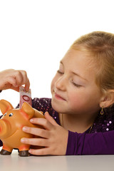 Kind mit Sparschwein. Euroschein sparen