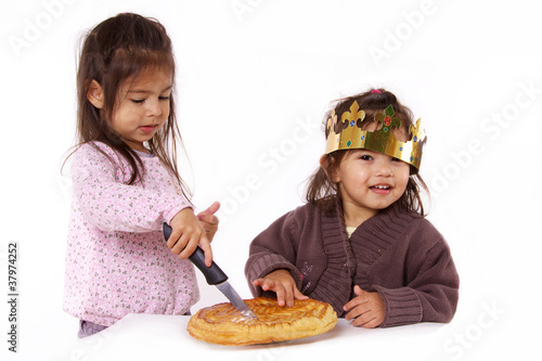 "enfants Avec Galette Des Rois Et Couronne" Photo Libre De Droits Sur La Banque D'images Fotolia "enfants Avec Galette Des Rois Et Couronne" Photo Libre De Droits Sur La Banque D'images Fotolia