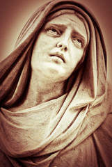 Fototapeta na wymiar Vintage sepia obraz cierpienia posąg kobiety religijnej