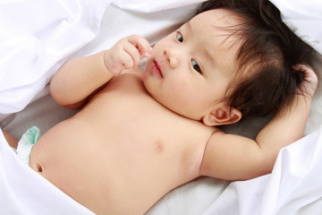 Obraz na płótnie Canvas Cute baby on a plushy blanket.