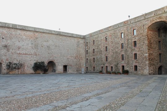 Savona-piazzale del maschio della fortezza del Priamar