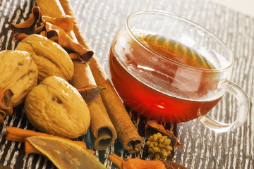 Bicchiere di the con aromi