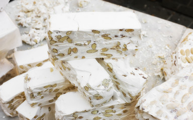Torrone tagliato