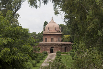 Fototapeta premium Mughal Prince 'n' Princess' Tomb, Allahabad, India