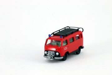 Modelleisenbahn Feuerwehrauto alt freigestellt