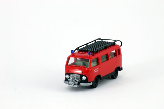 Modelleisenbahn Feuerwehrauto alt freigestellt