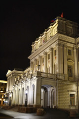 Fototapeta na wymiar Widok z Pałacu Maryjskiego w nocy