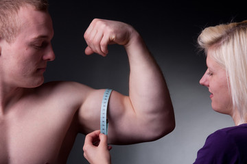 measuring bicep