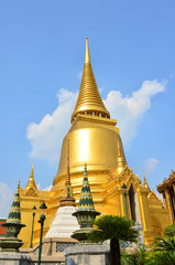 Fototapeta premium The main chedi at the Emerald Buddha Temple