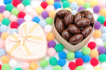 ハートのギフトボックスとチョコレート