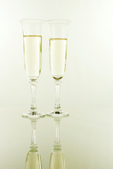 Two glasses full of champagne