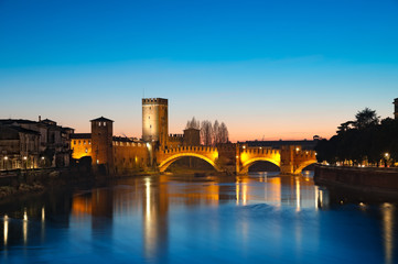 Obraz premium Castelvecchio at night. Verona - Italy