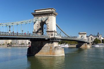 Obraz premium The Chain Bridge in Budapest, Hungary