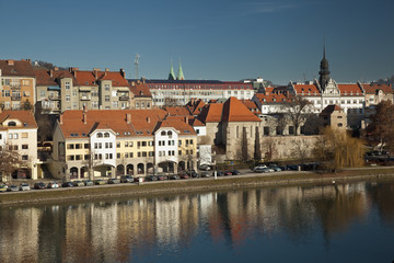 Obraz premium Maribor old city and Drava river in Slovenia.