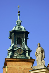 Fototapeta na wymiar Archikatedrze w Gnie¼nie - posąg świętej