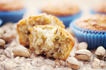 pistachio muffins