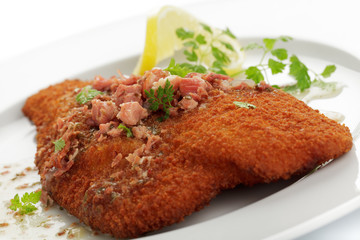 Paniertes Schollenfilet mit Specksauce