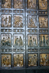  Vatican , Saint gates