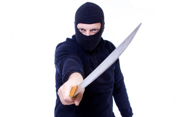 agresseur avec cagoule et couteau