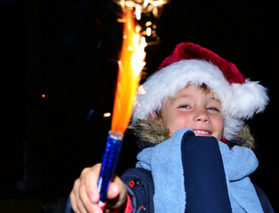 Kind mit wunderkerze