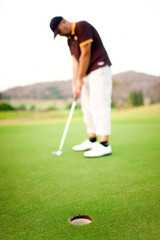 Fototapeta premium Golfer doing putt