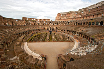 Fototapeta na wymiar Wewnątrz Koloseum