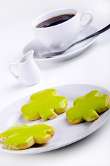 St. Patrick's Day Kekse mit grüner Glasur