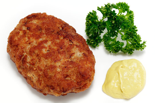 Frikadelle mit Senf und Petersilie