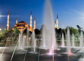 Fototapeta na wymiar Blue Mosque in evening - Istanbul, Turkey.