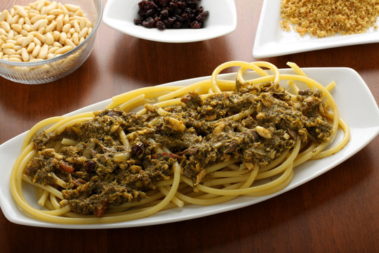 Pasta finocchi e sarde - Pasta with sardines and fennel