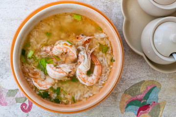 THAI RICE SOUP WITH SHRIMP 