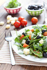 Ensalada mediterranea y sus ingredientes